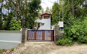 Pepper Woods, Homestay